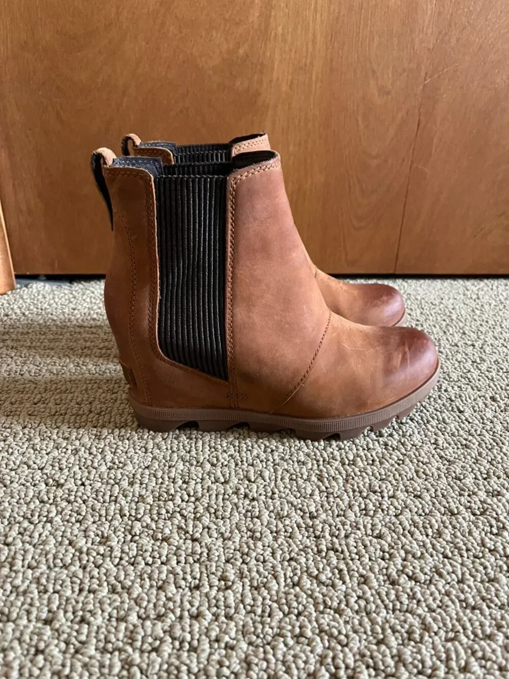 SOREL Joan of Arctic Wedge II Chelsea Boot in Iced Tea, Very Good Condition Sz 5